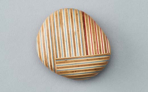 ペーパーウェイト「koishi／四角」（ミックス） 木製 HOKKAIDO WOOD  F6S-268