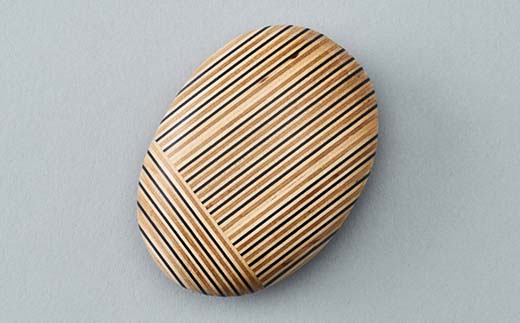 ペーパーウェイト「koishi／楕円」（ネイビー） 木製 HOKKAIDO WOOD  F6S-269