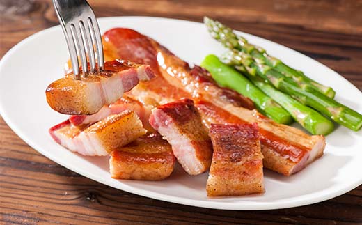 北海道産熟成ベーコン(ブロック) 北のハイグレード食品 燻製 薫製 スモーク おかず おつまみ 豚肉 F6S-427