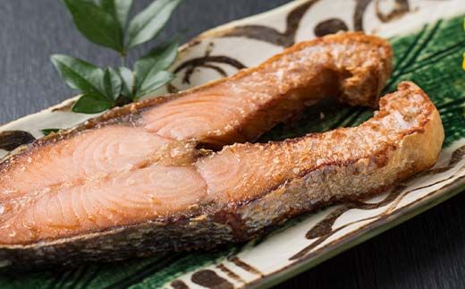 蔵造り塩引き鮭 6切詰合せ 北のハイグレード食品 北海道 シャケ 鮭 さけ サケ 魚 魚介 海産物 食品 F6S-561