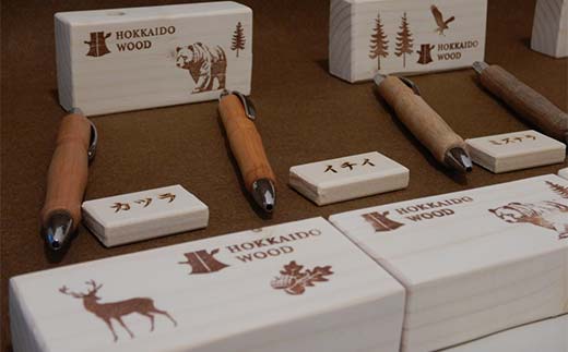 木製ボールペン、木製ペン立て 1組セット HOKKAIDO WOOD 木工 木製 おしゃれ 小物入れ オフィス用品 デスク用品 事務用品 ナチュラル 文房具  F6S-453