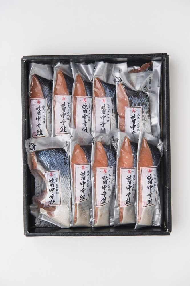 銀毛と呼ばれる身質のオス秋鮭だけを厳選！ 鮭乃丸亀　熟成中辛鮭（秋さけ）切身