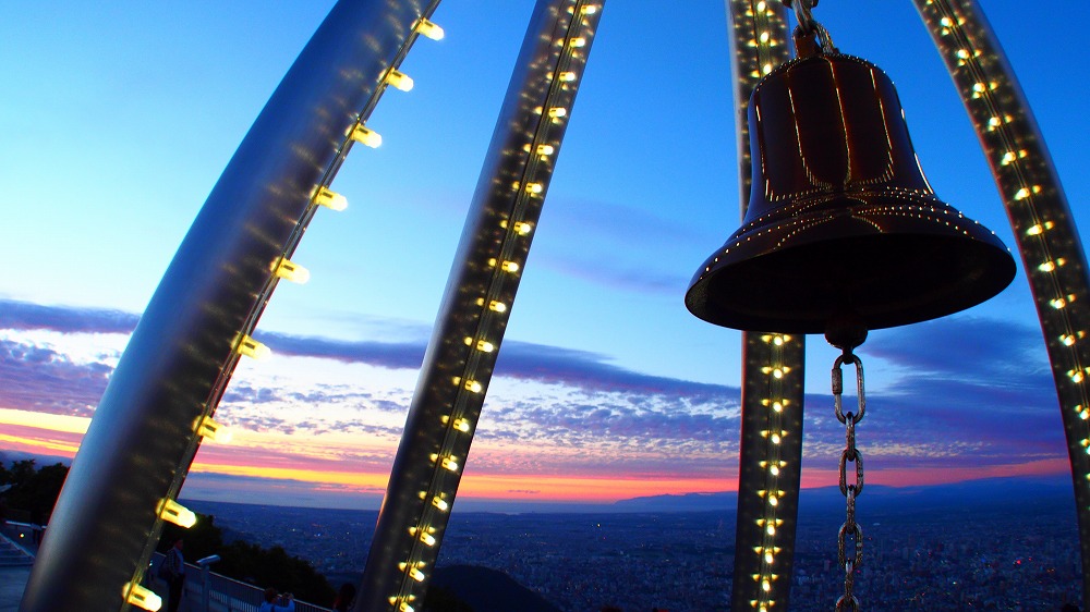 札幌夜景スポット巡り【人気の藻岩山と地元オススメ旭山記念公園】2～4名様