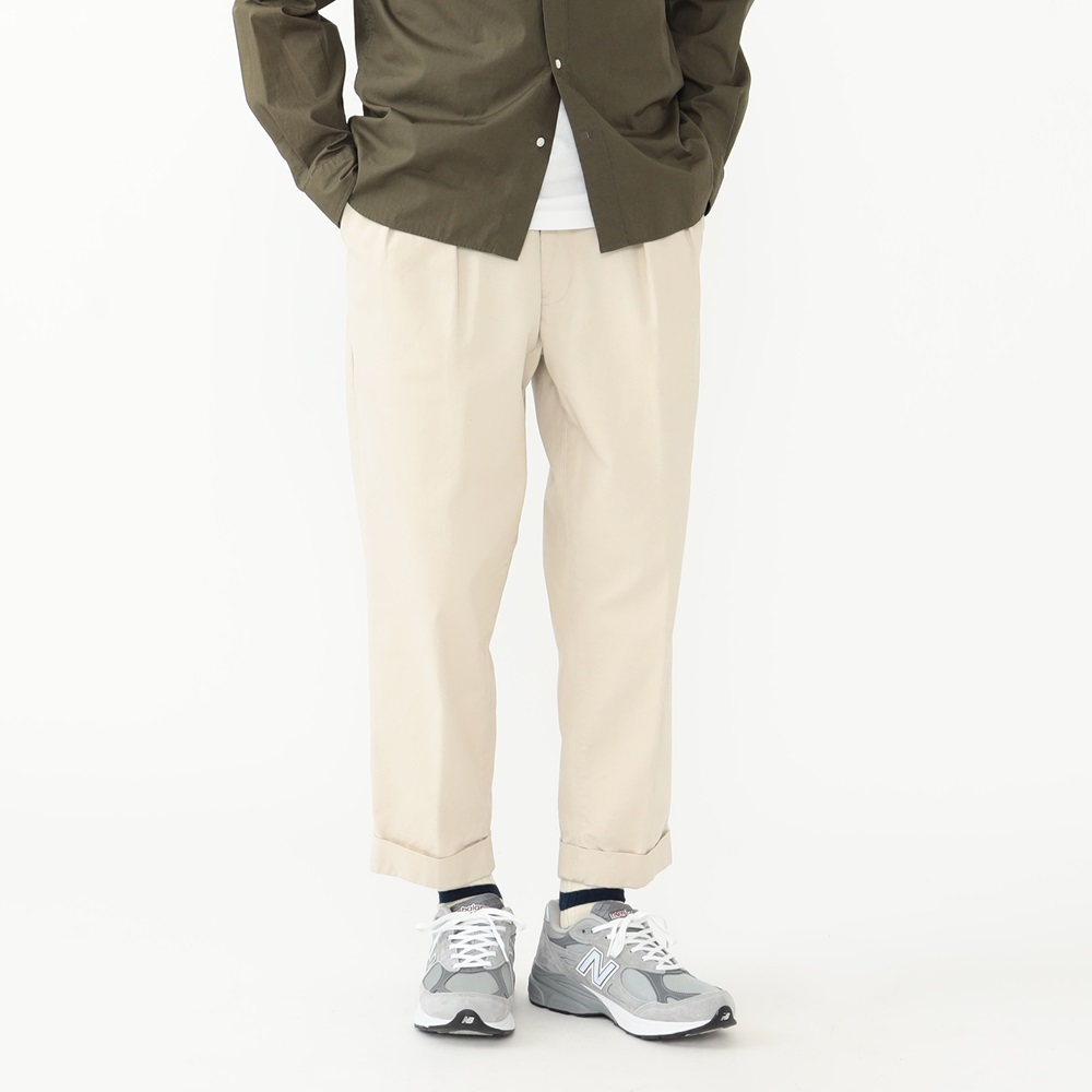 BEAMS PLUS 2プリーツ ツイル パンツ　CEMENT　L
