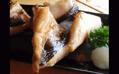 函館朝市 弥生水産  北洋産紅鮭半身＆厚切りぎんだら（味噌漬け）半身セット_HD032-034