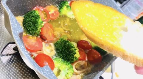 おかげさまで5万本突破！函館生まれの万能調味料『極UMAMI美人』で味付けしたお出汁味のイカ・ほたて入りアヒージョ10個セット_HD120-005