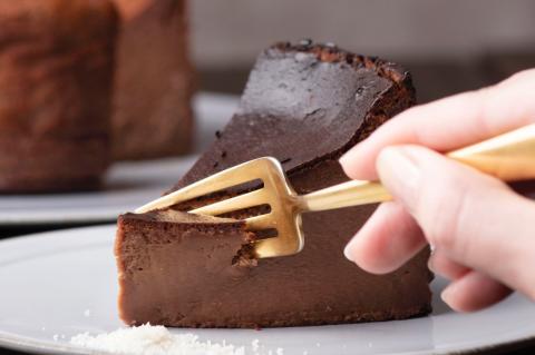 「メゾン フジヤ」のガトーショコラフロマージュ（12㎝）_HD080-005