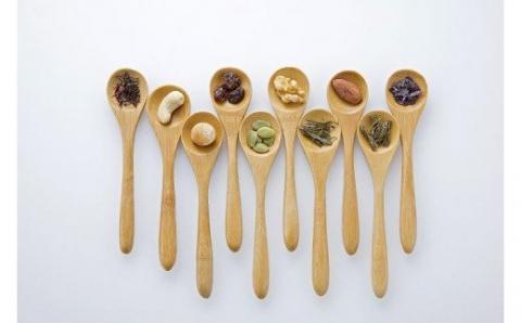 Ｎｕｔｓｋｏ ナッツとこんぶが入った自然のおやつ８点セット_HD038-011