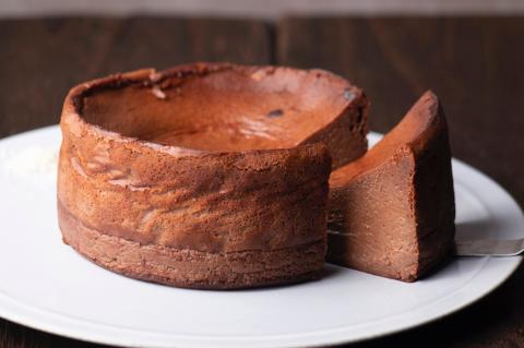 「メゾン フジヤ」のガトーショコラフロマージュ（12㎝）_HD080-005