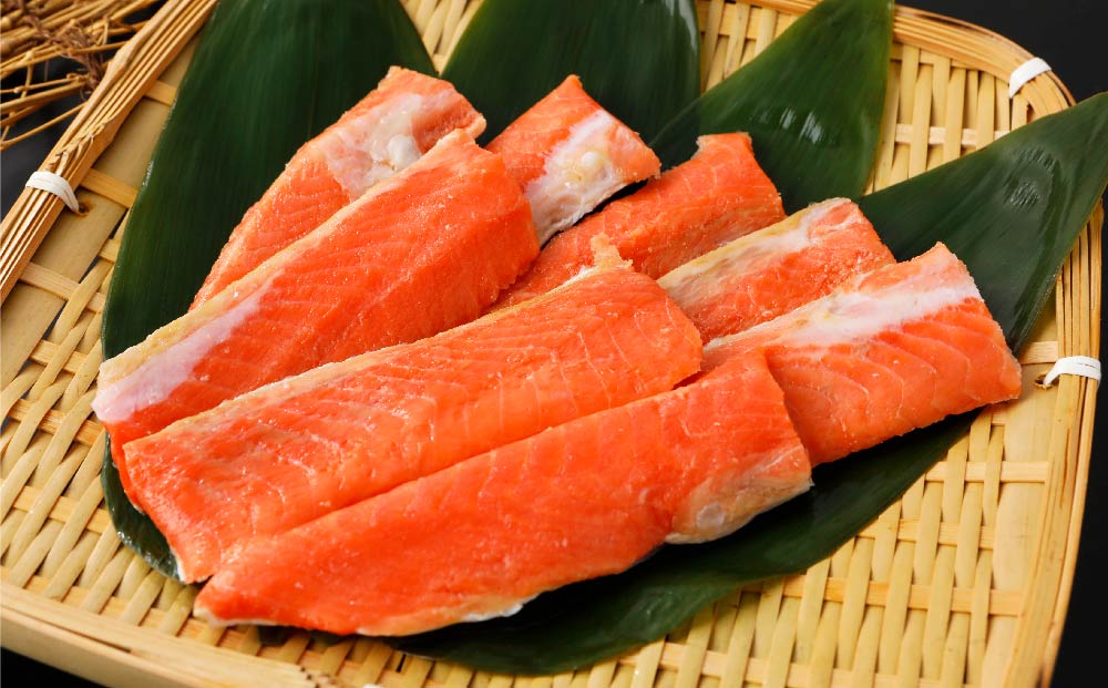 天然 紅鮭 ハラス 約500g (250g×2）真空 パック 個包装 はらす 切り身 甘塩 鮭 紅鮭 しゃけ シャケ 切身 お取り寄 魚 魚介類 食品 食べ物 小分け 冷凍 保存 お取り寄せ 北海道 小樽市