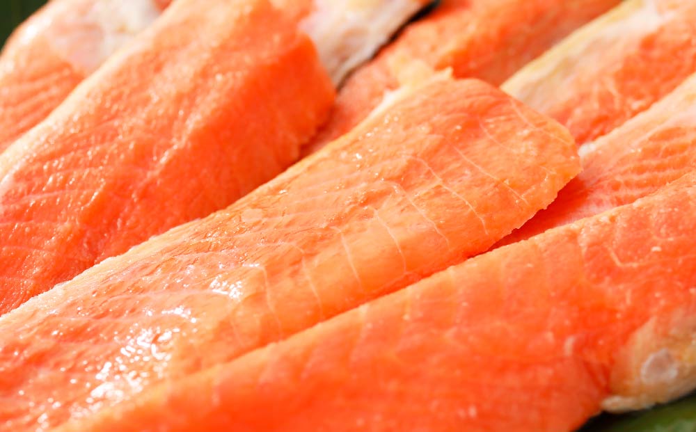 天然 紅鮭 ハラス 約500g (250g×2）真空 パック 個包装 はらす 切り身 甘塩 鮭 紅鮭 しゃけ シャケ 切身 お取り寄 魚 魚介類 食品 食べ物 小分け 冷凍 保存 お取り寄せ 北海道 小樽市