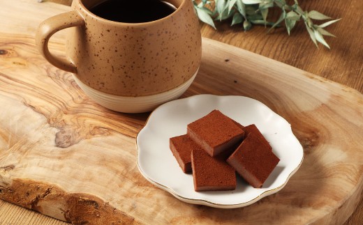 【4回定期便】 《冷凍》 北海道生チョコレート （ミルク） 5箱×4回 合計20箱 生チョコレート 生チョコ チョコレート チョコ スイーツ 北海道 小樽市