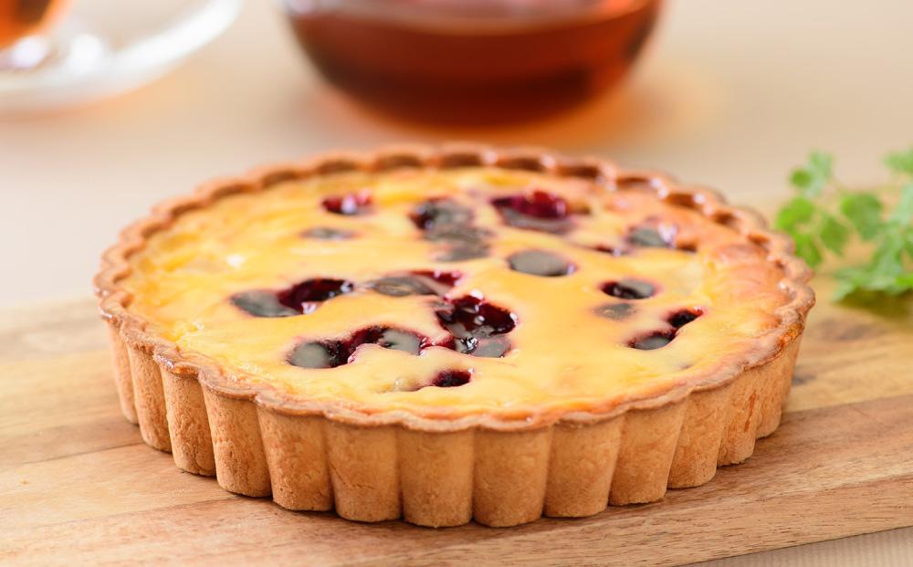 ひぐまのおやつ『洋梨とハスカップのタルト』 1ホール 5号サイズ 400g タルト フルーツ フルーツタルト ベリー オーセントホテル