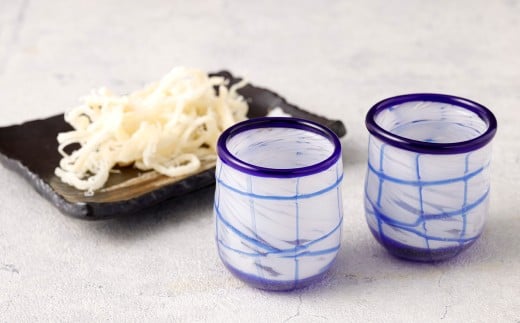 小樽の地酒を小樽のグラスで飲み比べ。 宝川 3種と 【ぐいのみ】 2個セット （小樽ブルー） 宝川 純米大吟醸酒 日本酒 お酒 酒 ぐい呑み 北海道 小樽市 常温