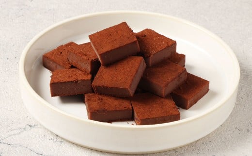 【4回定期便】 《冷凍》 北海道生チョコレート （ミルク） 5箱×4回 合計20箱 生チョコレート 生チョコ チョコレート チョコ スイーツ 北海道 小樽市