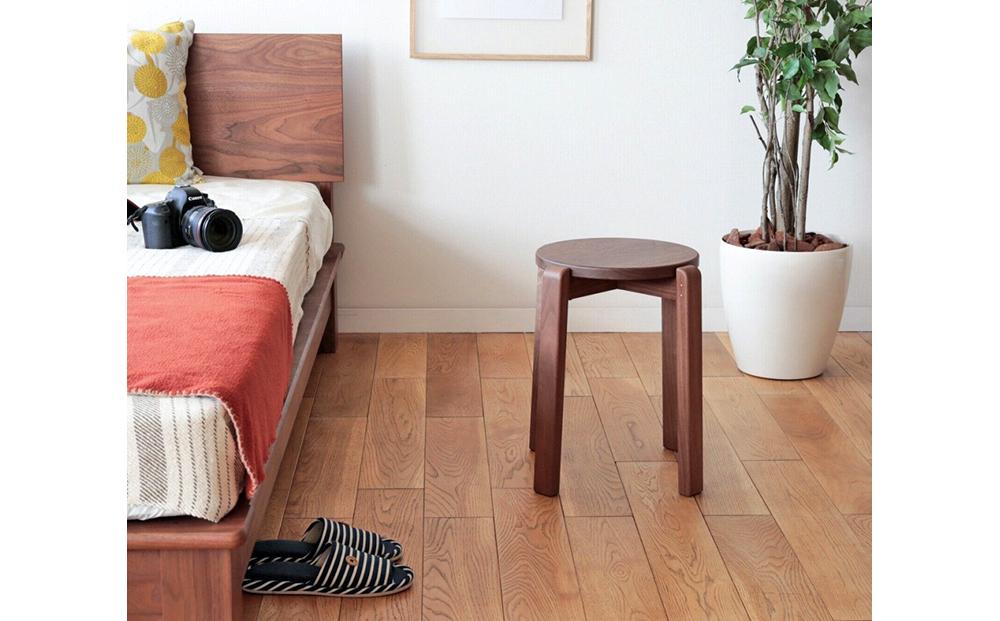 旭川家具　山室家具製作所　ALTO(アルト)　No.1　丸スツールウォールナット 【 国産 無垢 インテリア 木製 ナチュラル チェア スツール 椅子 リビング 玄関 北海道 】 _00526