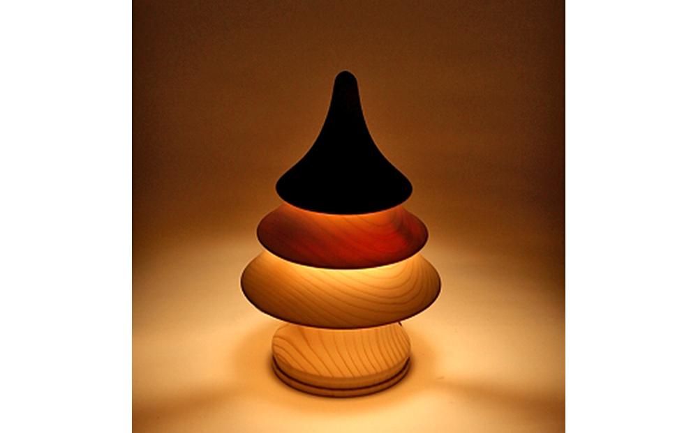 旭川クラフト 工房 灯のたね 灯樹色 つりぃ 大 【 国産 無垢 インテリア 木製 ナチュラル デスクライト 卓上ライト テーブルランプ 照明 間接照明 ベッドサイド 寝室 北海道 】_00700