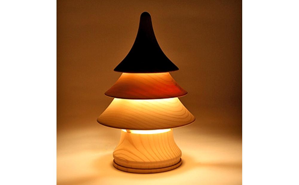 旭川クラフト 工房 灯のたね 灯樹色 つりぃ 中 【 国産 無垢 インテリア 木製 ナチュラル デスクライト 卓上ライト テーブルランプ 照明 間接照明 ベッドサイド 寝室 北海道 】_00701