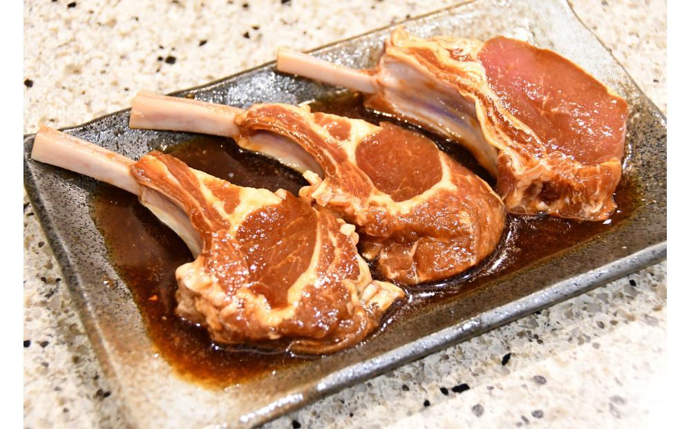 【2026年1月から発送開始】【1.6kg】ラムチョップ味付き骨付ラム肉ジンギスカン（秘伝タレ込み）本数指定不可 【ラム ラム肉 ラムチョップ 骨付き 骨付き肉 北海道 ジンギスカン 仔羊 羊肉 肉 お肉 味付き 焼肉 バーベキュー BBQ 冷凍 北海道産 旭川市 】_04833