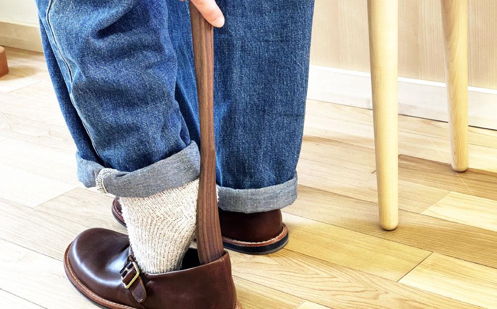 天然木使用 木製 くつべら(小) （ウォルナット） 紐付き_01733