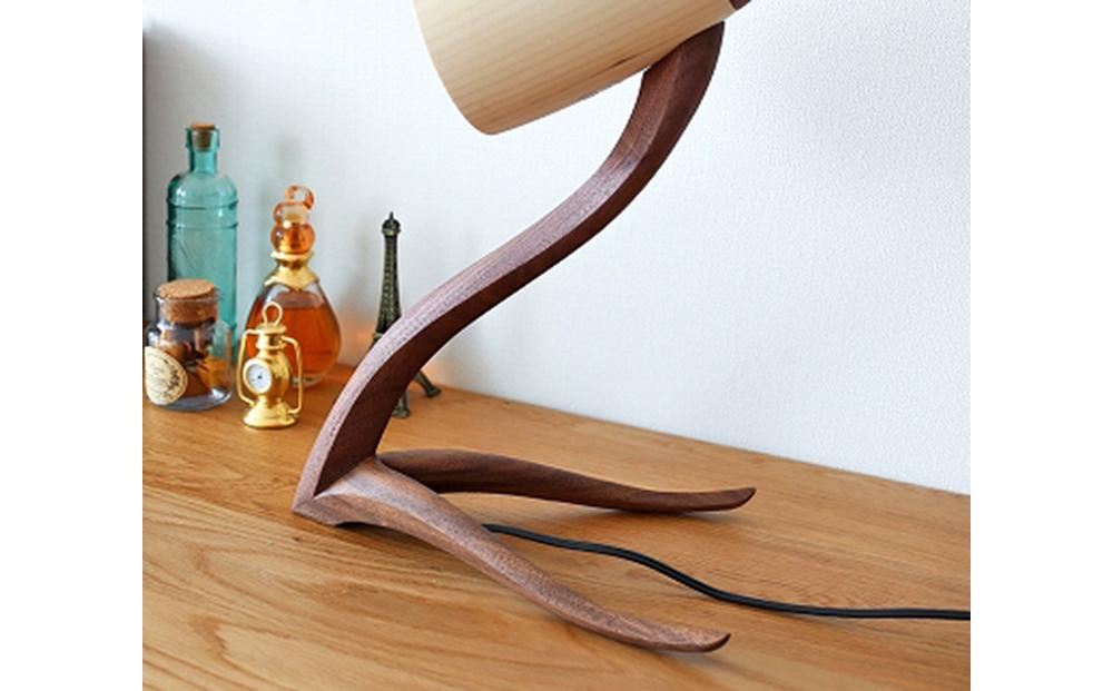 旭川クラフト 工房 灯のたね デスクライト 【 国産 無垢 インテリア 木製 デスクライト 卓上ライト テーブルランプ 照明 間接照明 ベッドサイド 寝室 北海道 】_00699