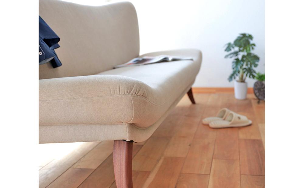 旭川家具 宮田産業 CAPA(キャパ) 3人掛けソファ ウォールナット 【 国産 無垢 インテリア 木製 ナチュラル ソファ ソファー 2.5人掛け 3人掛け コンパクトソファ リビング ダイニング 北海道 】_00950