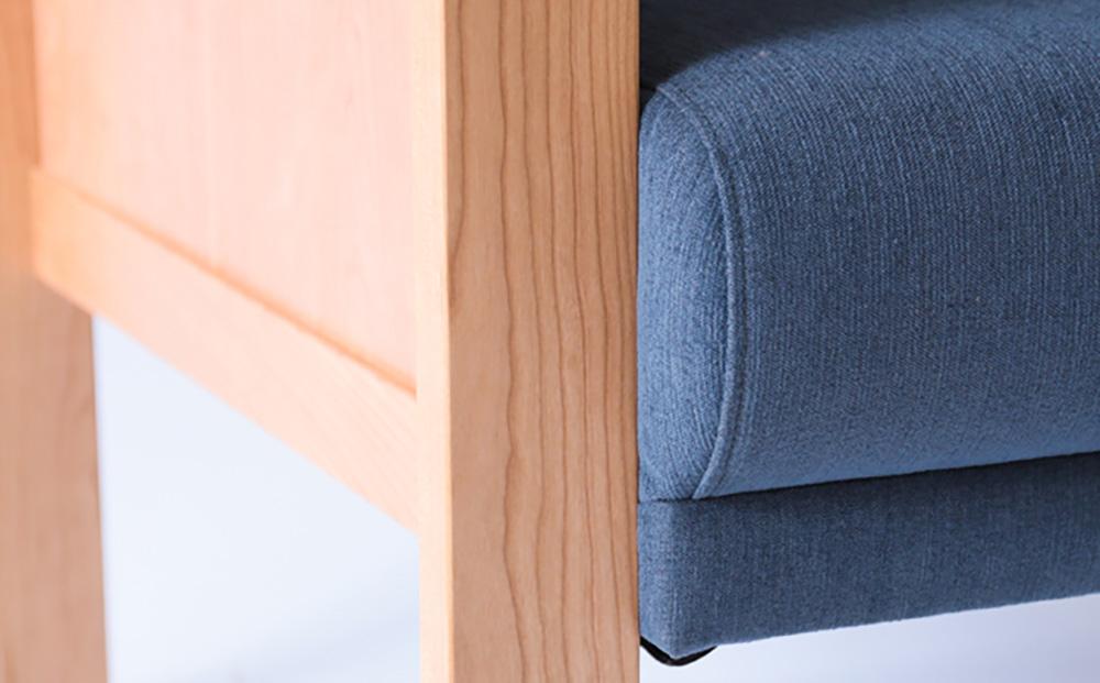 旭川家具 MUKU工房オリジナル MKソファ 140 チェリー 【 国産 無垢 インテリア 木製 ナチュラル ソファ ソファー 2人掛け コンパクトソファ リビング ダイニング 北海道 】_01788