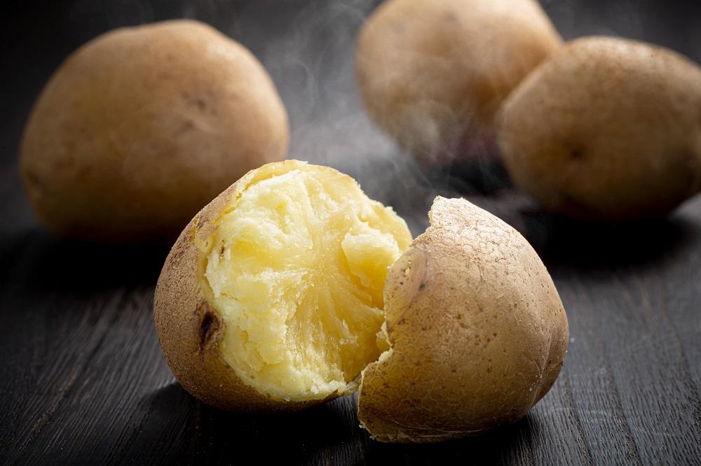 【先行予約】冬季追熟 越冬品 キタアカリ 約8kg（2027年1月中旬から発送予定）【 じゃがいも いも イモ 芋 野菜 産地直送 旬 お取り寄せ 旭川市 北海道 】_01987