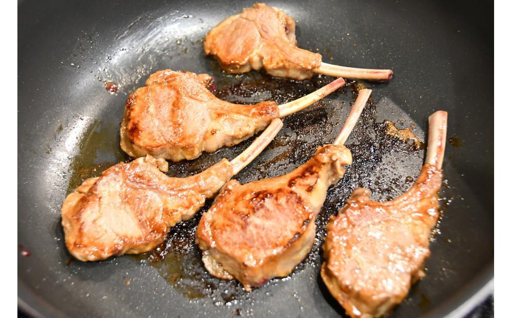 【2026年1月から発送開始】【1.6kg】ラムチョップ味付き骨付ラム肉ジンギスカン（秘伝タレ込み）本数指定不可 【ラム ラム肉 ラムチョップ 骨付き 骨付き肉 北海道 ジンギスカン 仔羊 羊肉 肉 お肉 味付き 焼肉 バーベキュー BBQ 冷凍 北海道産 旭川市 】_04833