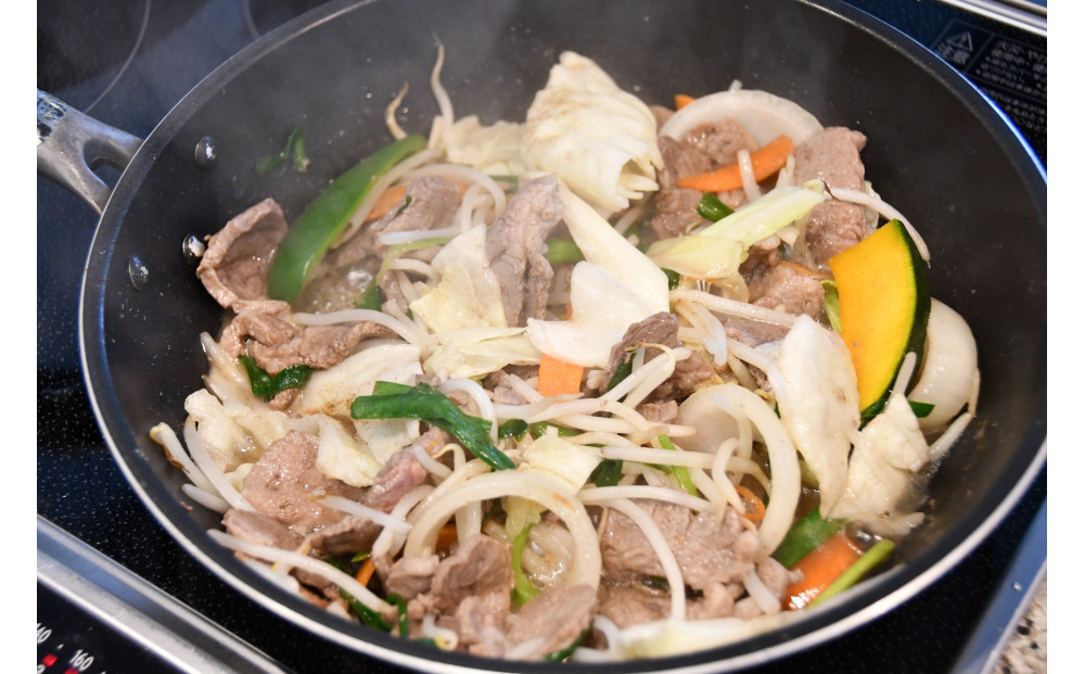 【2026年1月から発送開始】ラム肉ロールスライスジンギスカン　1kg（500ｇ×2袋）【 羊肉 焼肉 肉 焼き肉 小分け 焼肉用 ラム お肉 やきにく ラム肉 高評価 ランキング 個包装 旭川市 BBQ バーベキュー 簡単調理 冷凍 北海道 キャンプ アウトドア 】  _05073