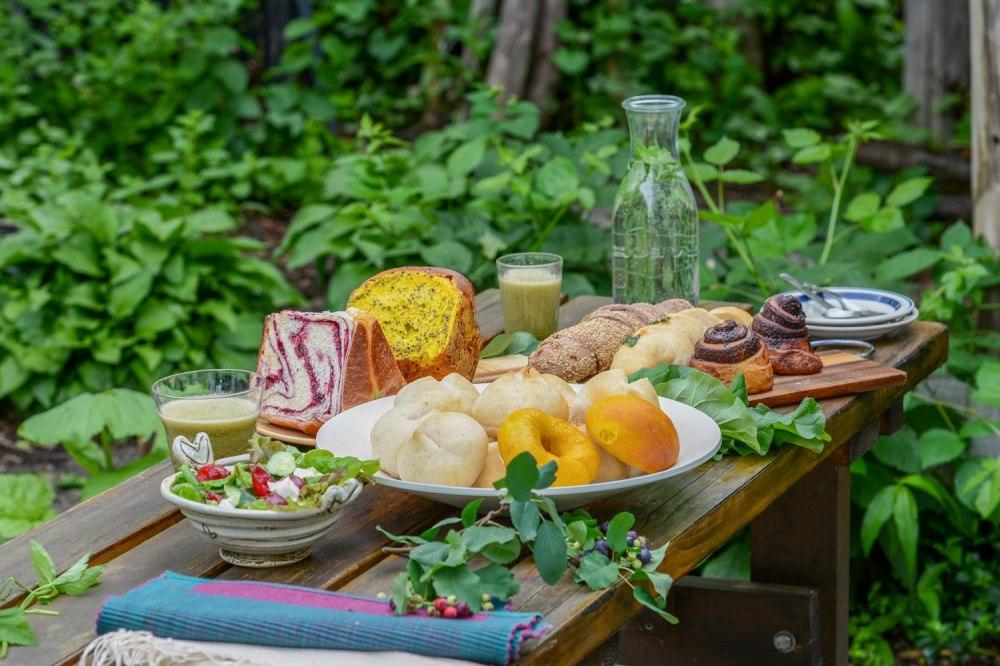 【地元TV 雑誌で多数紹介】定期便6回配送 全粒粉100％の食パン2本・砂糖・卵・油不使用ベーグル2個セット 【 パン ぱん 食品 王様のパン 北海道 旭川市 】_00472