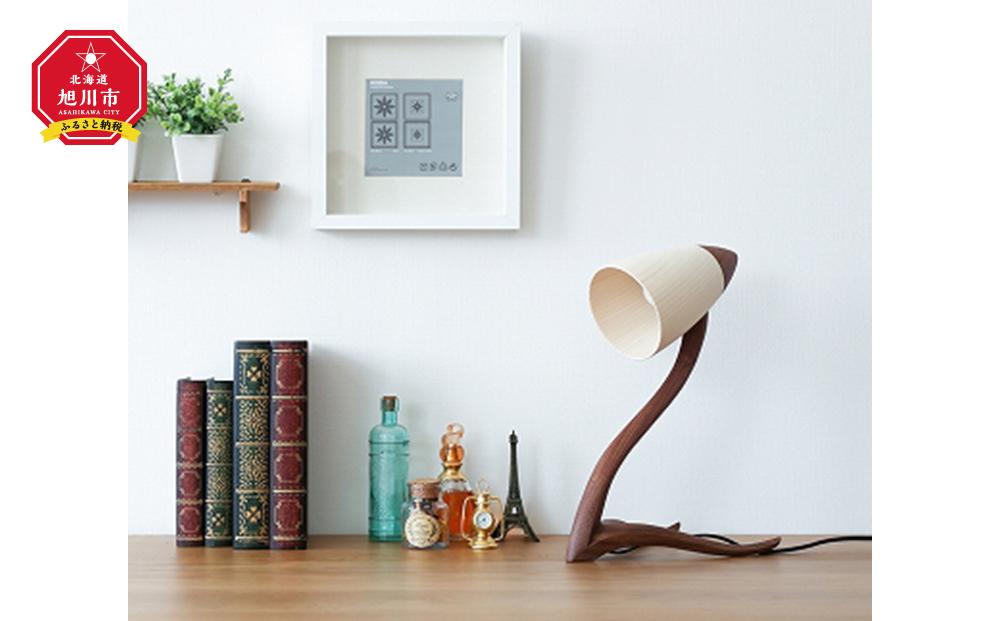 旭川クラフト 工房 灯のたね デスクライト 【 国産 無垢 インテリア 木製 デスクライト 卓上ライト テーブルランプ 照明 間接照明 ベッドサイド 寝室 北海道 】_00699