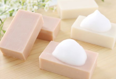 【期間限定！寄附額改定↓！】釧路石鹸セット（馬油3個・酒2個） ふるさと納税 石鹸 F4F-0806