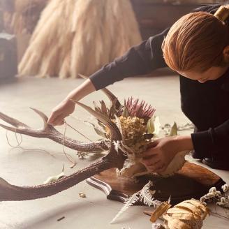 花鹿 ―ROKU― 鹿 角 オブジェ 飾り ドライフラワー インテリア シカ 鹿角 装飾 _F4F-3316