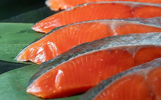 【期間限定！寄附額改定↓！】天然のおいしい甘塩紅鮭 厚め 21切れ 1本分 約2kg 鮭 小分け 海鮮 さけ サケ 鮭切身 シャケ 切り身 冷凍 おかず 弁当 あいちょう ご当地 釧路 北海道 リピート リピーター 沖流し 大人気 一番人気 あいちょう釧路 老舗 ローカル スーパー 釧路市 人気 おいしい 美味しい うまい 道東 特選 _F4F-8630