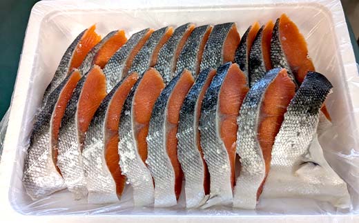 【期間限定！寄附額改定↓！】業務用 紅鮭切り身 1kg 大容量 サケ さけ 魚 保存食 冷凍 バラ入れ _F4F-7754