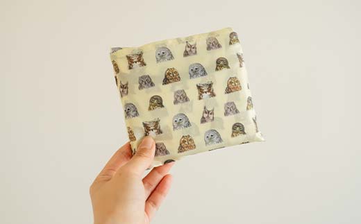 【北海道釧路市】IRBJ ふくろうエコバッグ 大容量＆折りたたみ可 フクロウ柄・動物保護支援 買い物袋 サブバッグ 軽量 コンパクト _F5F-0081