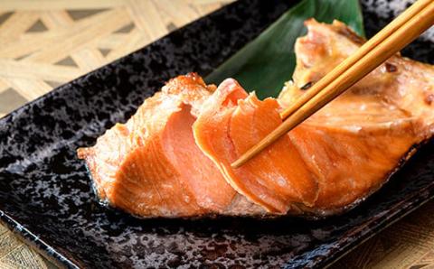 【一汐】紅鮭カマ 2kg (500g×4袋)  鮭 鮭カマ 紅鮭 海産物 しゃけ シャケ カマ 真空 ふるさと納税 _F4F-1610