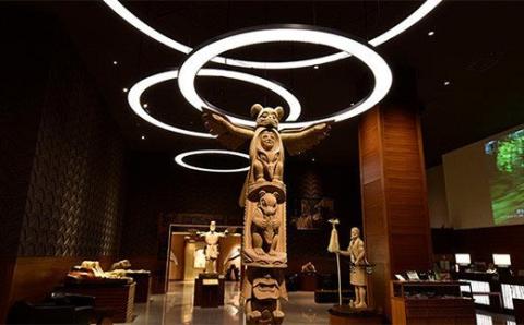 あかん遊久の里 鶴雅 ウイングス館 湖側デラックス和洋室ご宿泊 2名様1室利用 1泊2食付き 宿泊券 旅行 北海道 温泉 観光 阿寒 釧路市 旅行 ホテル 旅館 クーポン チケット 予約 父の日 母の日 _F4F-2101