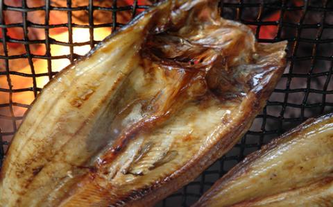 釧路発祥 【炉端焼き】 喰処『シャケ番屋』 6000円分 お食事券 旅行 観光 海鮮丼 ろばた焼き いくら丼 北海道 釧路市 _F4F-2132