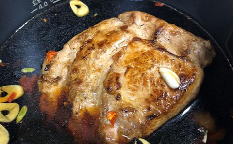 【放牧豚】モモかたまり 1kg以上 お肉 豚肉 豚 もも肉 モモブロック しゃぶしゃぶ 冷凍 北海道 _F4F-8455