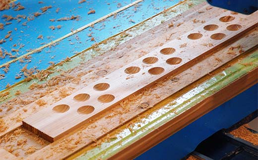 【期間限定！寄附額改定↓！】つぶ下駄 3個穴 盛付台 木製 カラマツ 盛付皿 つぶ下駄 木皿 _F4F-8182