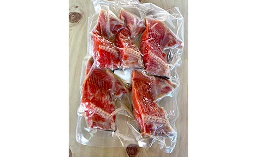 天然・紅鮭切身甘口かま500g サケ さけ ご飯のお供 北海道 海産物 魚 お弁当 おかず カマ 朝食 _F4F-8192