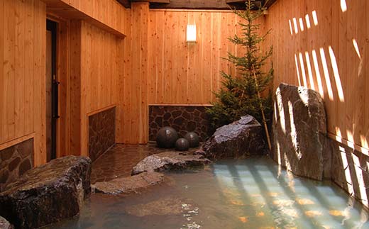 【期間限定！寄附額改定↓！】御前水 シングル宿泊プラン 1泊2食 チケット 宿泊 利用券 サウナ ホテル 旅行 宿泊券 北海道 クーポン 風呂 券 和会席膳 温泉 源泉かけ流し 阿寒湖 釧路 _F4F-8259