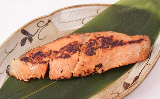 天然厚切紅鮭 食べ比べセット 西京漬 2切×2袋、粕漬 2切×2袋 (計8切) 魚 切り身 漬け 粕漬け 西京焼き 西京漬 海鮮 鮭 しゃけ シャケ北海道 釧路 北海道 あいちょう リピート リピーター 大人気 一番人気 あいちょう釧路 老舗 ご当地 ローカル スーパー 釧路 釧路市 人気 おいしい 美味しい うまい 道東 北海道 _F4F-8513