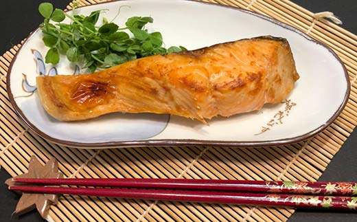 【新物】釧路産定置網活じめ時知らず2本（切身） 鮭 トキシラズ 切身 活じめ 釧路 海産物 _F4F-8842