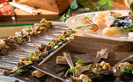 あかん遊久の里 鶴雅 ウイングス館 湖側ユーカラ和洋室 2名様1室ご利用 1泊2食付き 宿泊券 旅行 北海道 温泉 観光 阿寒 釧路市 旅行 ホテル 旅館 クーポン チケット 予約 父の日 母の日 _F4F-2098