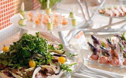 あかん遊久の里 鶴雅 ウイングス館 湖側デラックス和洋室ご宿泊 2名様1室利用 1泊2食付き 宿泊券 旅行 北海道 温泉 観光 阿寒 釧路市 旅行 ホテル 旅館 クーポン チケット 予約 父の日 母の日 _F4F-2101