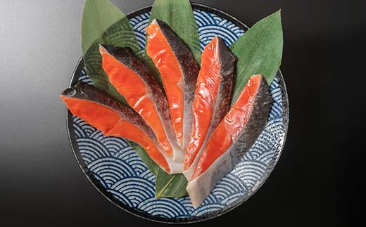 【6か月連続定期便】天然のおいしい甘塩紅鮭 厚め 7切れ 低温熟成 鮭 小分け 海鮮 さけ サケ 鮭切身 シャケ 切り身 冷凍 おかず 弁当 あいちょう ご当地 釧路 道東 定期便 _F4F-8633