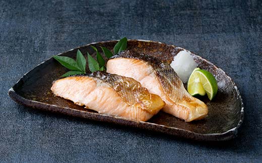 【目利きの達人セレクト】天然 時不知 （トキシラズ） 白鮭 1尾 希少 初夏の鮭 脂のり抜群 時鮭 鮭 海鮮 魚 鮮魚 さけ サケ しゃけ シャケ 時不知 ときしらず 北海道 釧路市 _F5F-0073